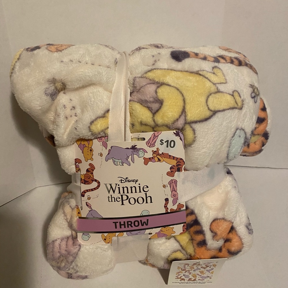Winnie the Pooh and friends throw